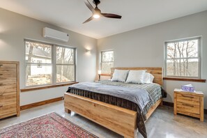 3 habitaciones, escritorio, tabla de planchar con plancha y internet 
