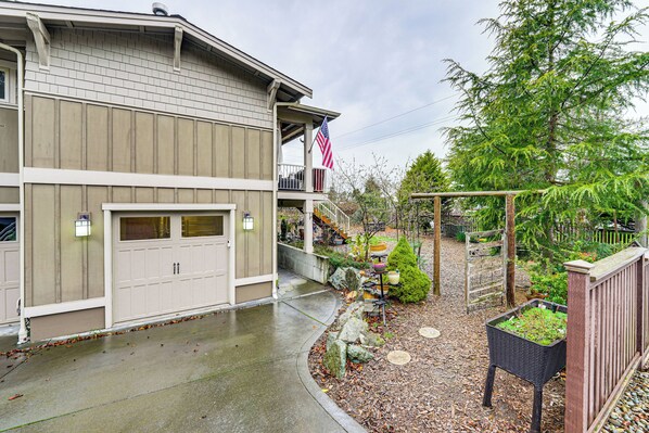 Terrace/patio - Near Ferry, Shops & Eats! Anacortes Townhome (Anacortes)