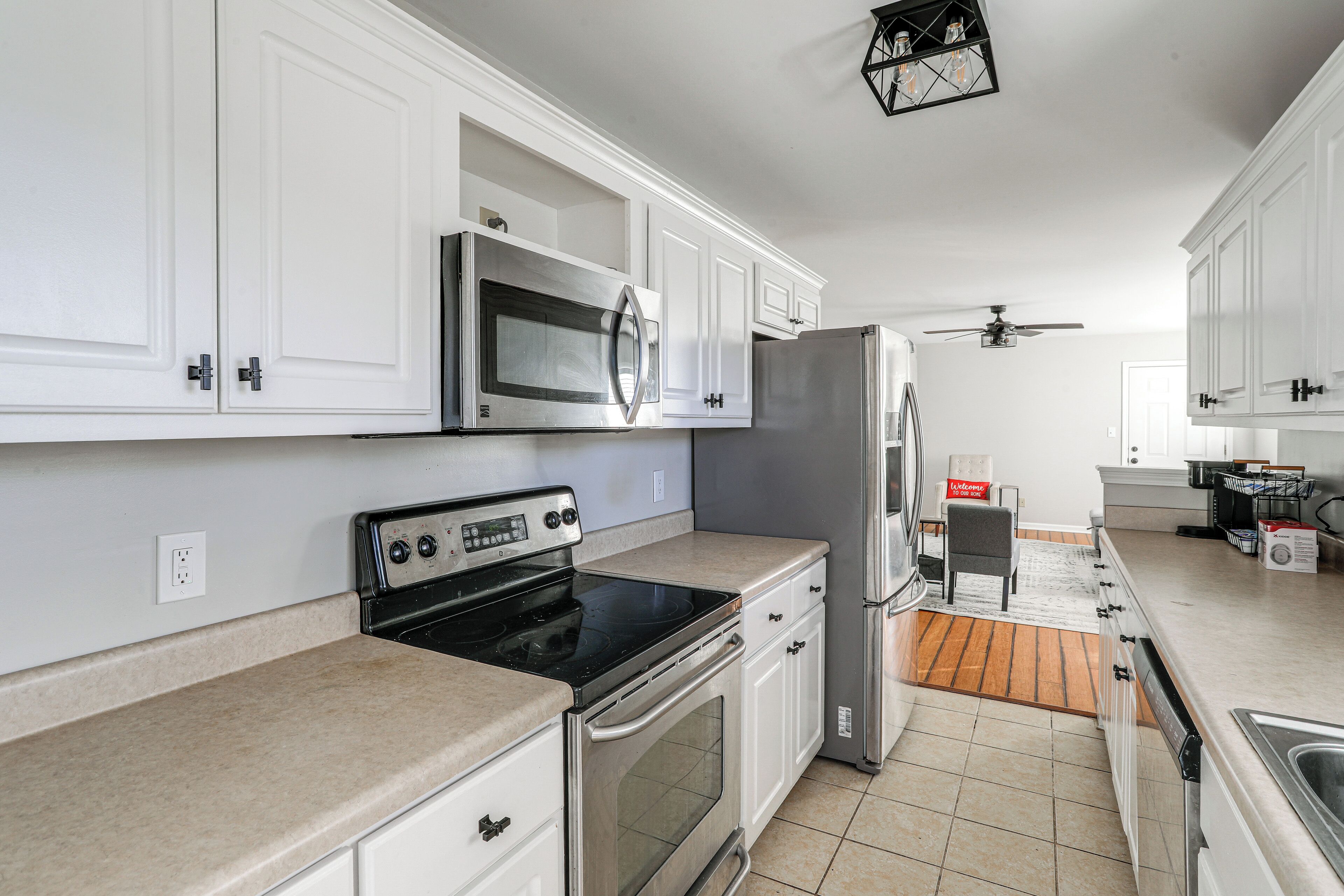 Fridge, microwave, stovetop, dishwasher