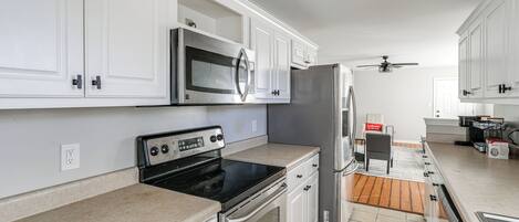 Fridge, microwave, stovetop, dishwasher