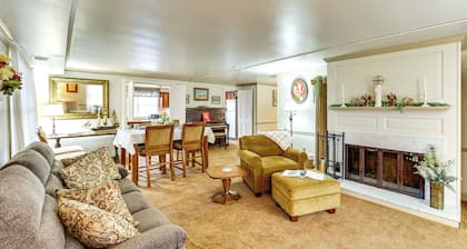 Walk to Shops & Eats: Apt in Downtown Elizabeth