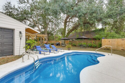 Pool, Hot Tub & Backyard Fun! Savannah Retreat