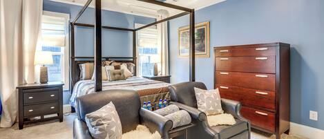 4 soverom, skrivebord, strykejern/-brett og internettilgang