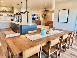 Dining - Luxury Townhome near Zion NP! Sleeps 21! Hot Tub! Resort Pool! Tesla Charging! (Washington)