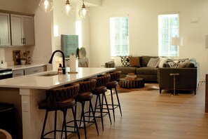 Fernseher, Bücher, Drucker