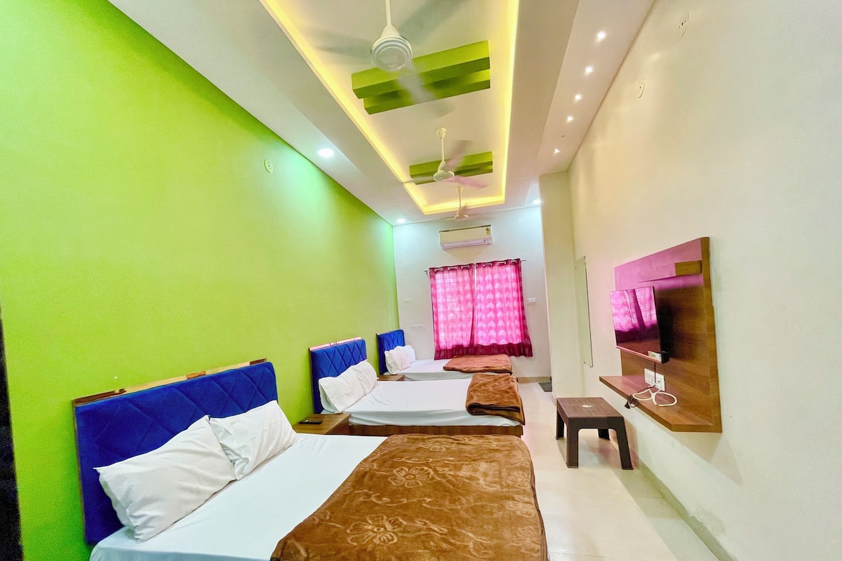 Premium bedding, desk, laptop workspace, free WiFi