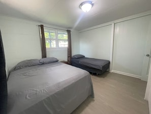 2 bedrooms, desk, iron/ironing board, free WiFi