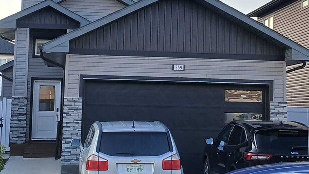 Unclassified image, 1 of 22, button - MegaVille: Serene, peaceful and relaxing apartment while working or on vacation. (Saskatoon)