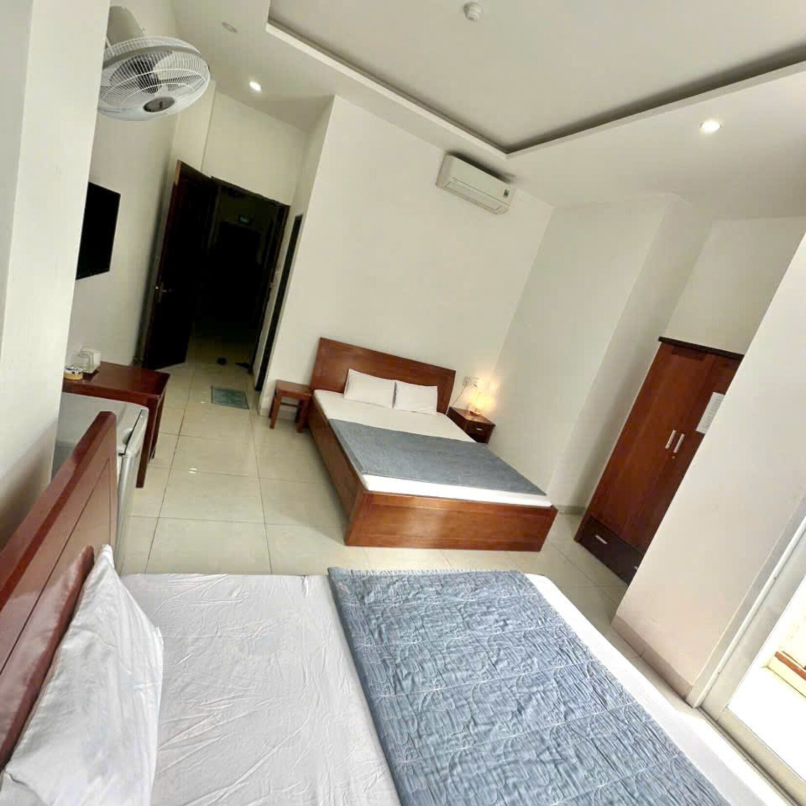 Free WiFi, bed sheets