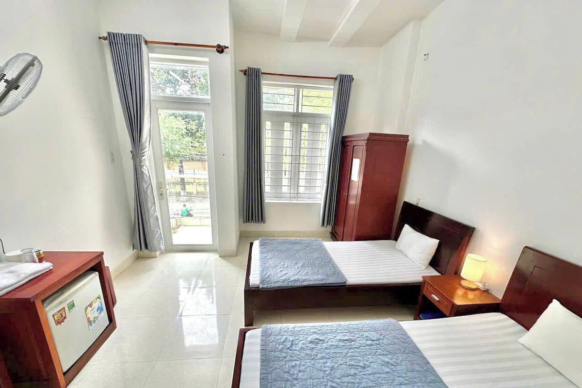 Trippelrum - utsikt mot staden | Gratis wi-fi och sängkläder