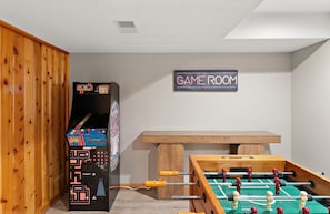 Games room - Sports Fields & TPC Golf - Hot Tub, Sauna, Arcade (Minneapolis)
