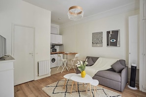 智能电视、办公室