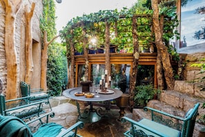 تناول الطعام بالخارج