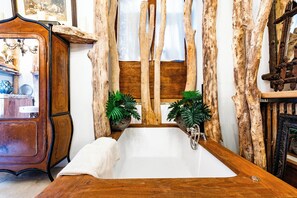 A bathroom with a wooden vanity, a white sink, and two potted plants. - The Pool House - Organic Charm & Pool (Goult)
