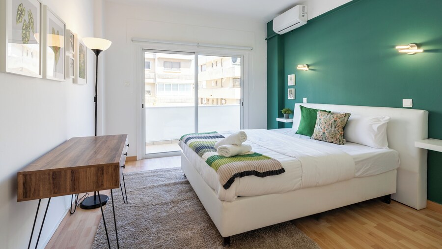 Oracle 2-BR Apt. & Balcony in Larnaca