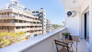 Comfort appartement, 2 slaapkamers, keuken, uitzicht op stad | Balkon