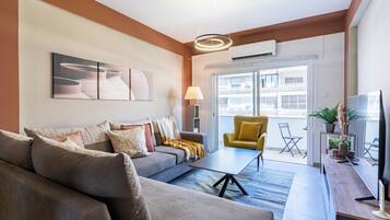 Comfort appartement, 2 slaapkamers, keuken, uitzicht op stad | Woonkamer | Een smart-tv, Netflix en streamingdiensten