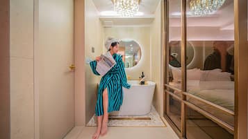 Luxury Room | Free WiFi