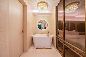 Luxury Room | Free WiFi