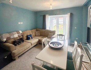 TV - Stylish and Comfortable 3BDR Home (Birmingham)