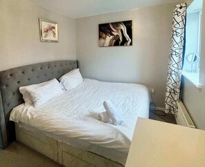 3 bedrooms, iron/ironing board, Internet, bed sheets - Stylish and Comfortable 3BDR Home (Birmingham)