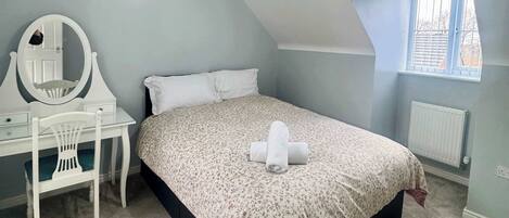 3 間睡房、熨斗/熨衫板、上網、床單