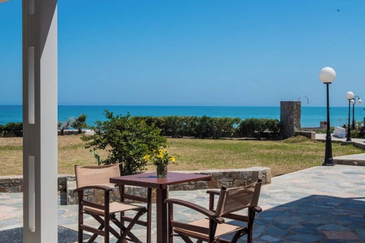 Deluxe Suite, Sea View | Laptop workspace, blackout drapes, soundproofing, iron/ironing board