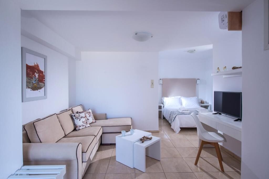 Deluxe Suite, Sea View | Living area