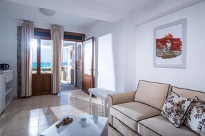 Living area - Golden Grain Beachfront Suites (Hersonissos)