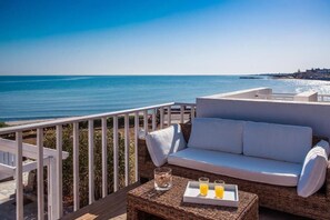 Property grounds - Golden Grain Beachfront Suites (Kokkini Hani)