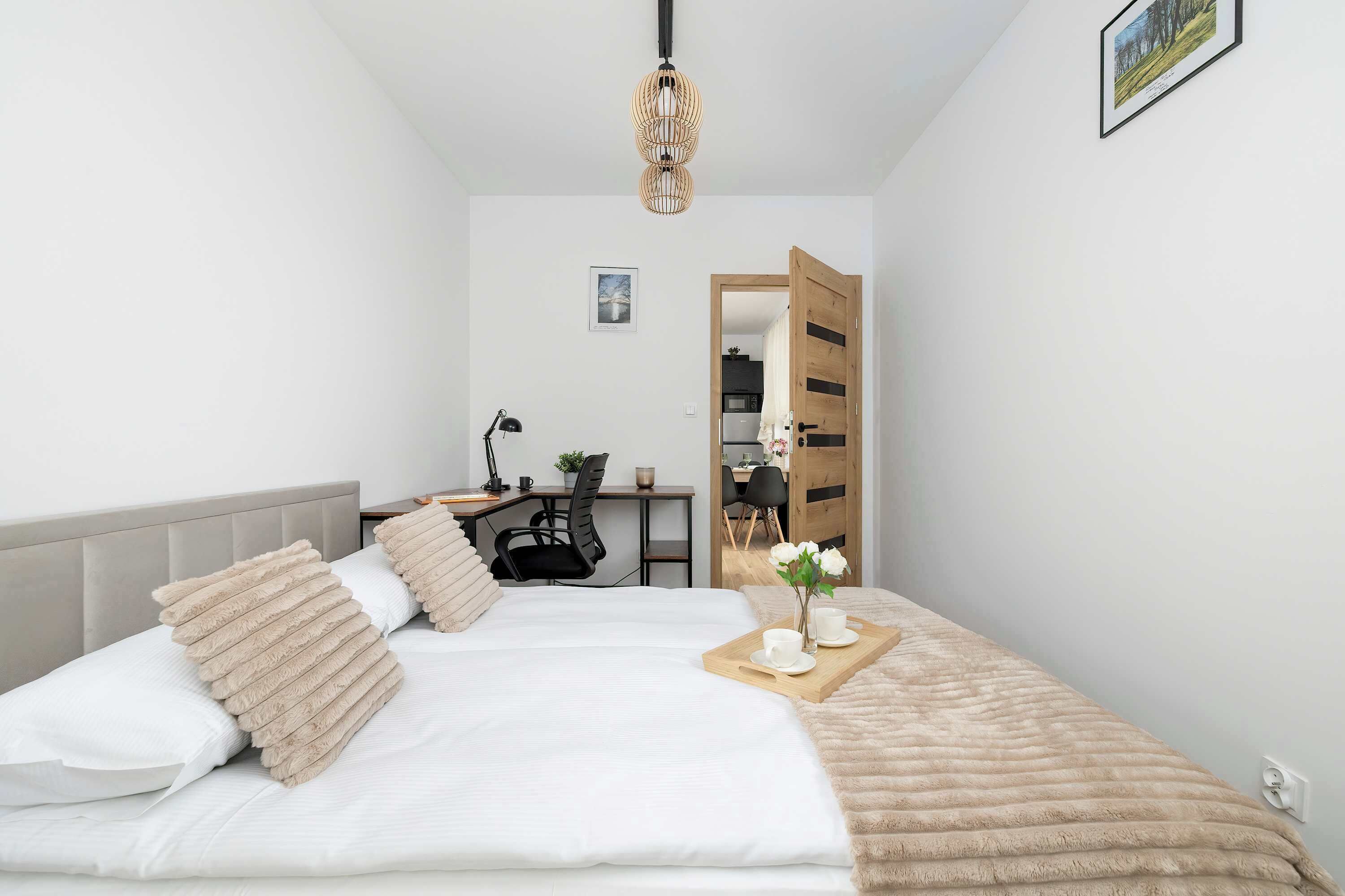 1 多间卧室、办公桌、熨斗/熨衣板、旅行婴儿床