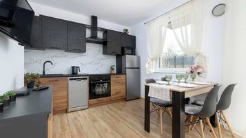 Fridge, microwave, oven, stovetop