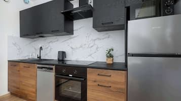 Fridge, microwave, oven, stovetop