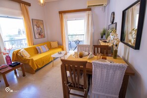 Smart TV - Sophia's - Central Apartment near Egaleo Metro/Αthens (Egaleo)