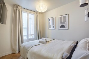 1 bedroom, desk, iron/ironing board, travel cot - New apartment Center of Paris/Le Marais (Paris)
