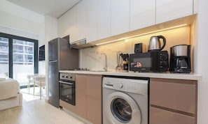 Coffee/tea maker, fridge, microwave, oven - Stylish Riviera Studio | Near Downtown (Dubai)