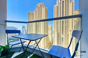 Outdoor dining - Serene Beachside Two-Bedroom Retreat (Dubai)