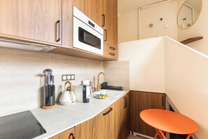Fridge, microwave, stovetop, dishwasher - Port-Royal Residence - Charming Studio - 2P (Paris)