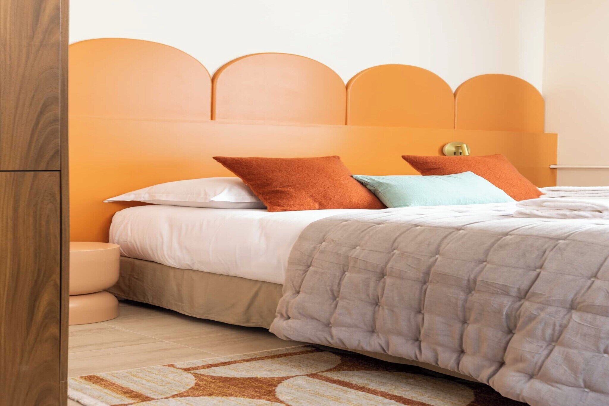 Skrivebord, strykejern/-brett, wi-fi (inkludert) og sengetøy