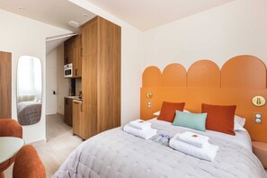 Desk, iron/ironing board, free WiFi, bed sheets - Port-Royal Residence - Charming Studio - 2P (Paris)