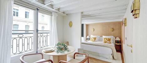 Bureau, fer et planche Ă repasser, accĂšs au Wi-Fi (inclus)