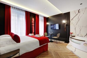 Iron/ironing board, bed sheets - Luxurious Suite with AC Le Marais Beaubourg (Paris)