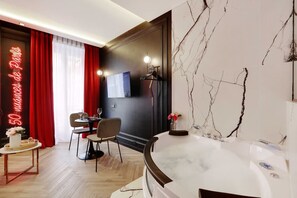 Interior - Luxurious Suite with AC Le Marais Beaubourg (Paris)