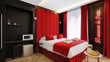 Iron/ironing board, bed sheets