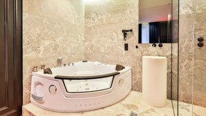 Shower, hair dryer, towels - Wonderful Suite with AC Le Marais Beaubourg (Paris)