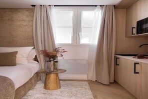 Desk, iron/ironing board, free WiFi, bed sheets - Charming modern Studio with AC - Le Marais (Paris)