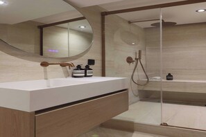 Shower, hair dryer, towels - Elegant Studio 2P – Montorgueil/Grands Boulevards (Paris)