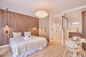 1 chambre, fer et planche à repasser, accès Internet, draps fournis