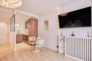 Dining - THE Parisian SUITE / Center of Paris (Paris)