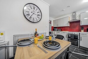 Coffee/tea maker, microwave, oven, dishwasher - Arena Central - Contractors-Relocation-Parking (Ladywood)